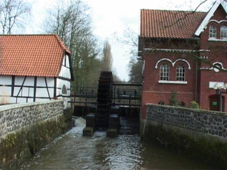 Dinslaken : Historische Wassermühle mit Gebäuden